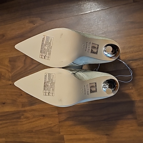 Forever 21 Booties Cream Size 6 - Picture 3 of 7